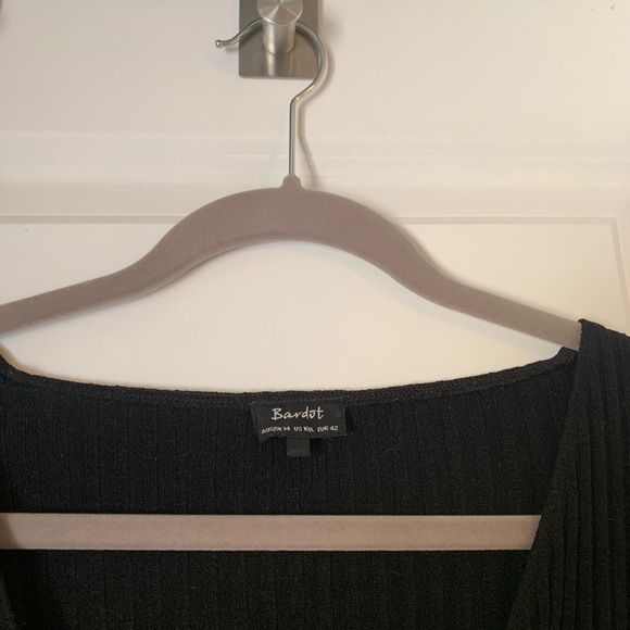 Black long sleeve crop top - Picture 3 of 4